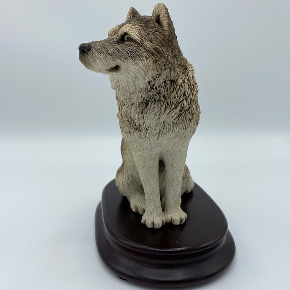 Vintage Sandicast Wolf Statue Figurine Art M501 with Stand - Picture 5 of 11